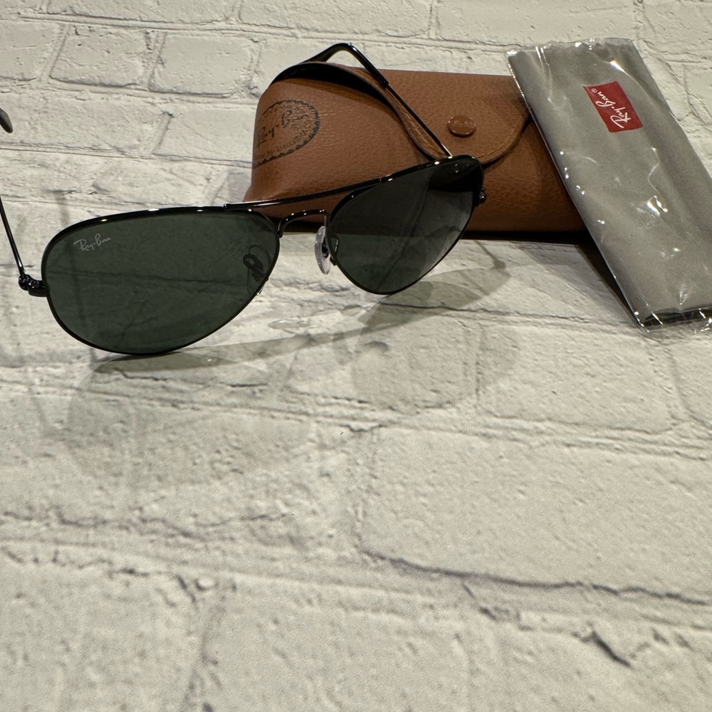 Ray-Ban Black and Green Aviator Sunglasses